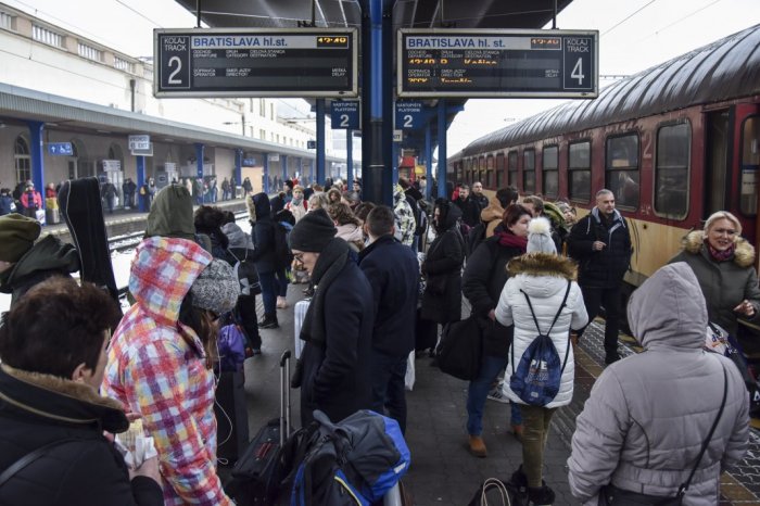 Ilustračný obrázok k článku Na Vianoce vlakom? Dajte si POZOR! Cestovné lístky si aktuálne v predstihu NEKÚPITE