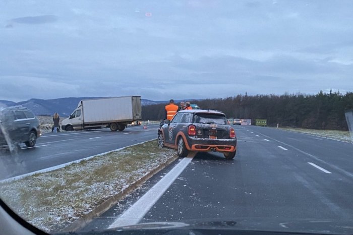 Ilustračný obrázok k článku Poľadovica v okolí Michaloviec vystresovala vodičov: Viacerí skončili v priekope, FOTO