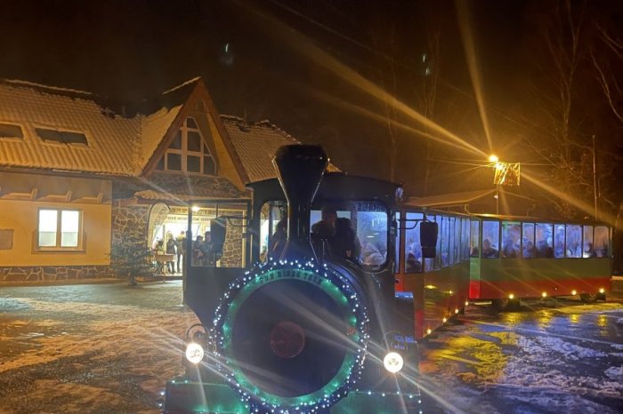 Ilustračný obrázok k článku TIP na víkend: Počas Polonín pod stromčekom bude premávať vianočná Hámorská mašinka Máša