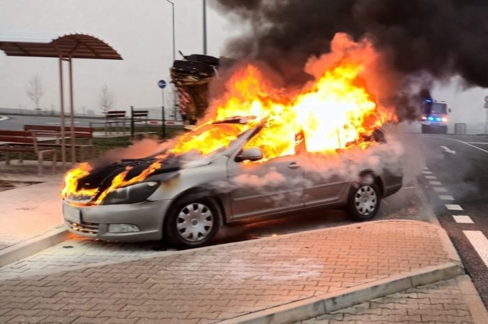 Ilustračný obrázok k článku HOROR na odpočívadle Pohranice! Zaparkované auto úplne ZNIČILI plamene, FOTO