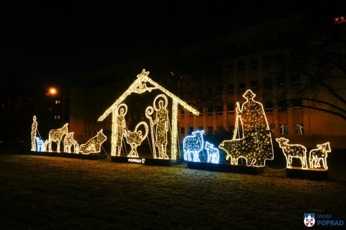 Ilustračný obrázok k článku Chceli to ľudia: Primátor rozhodol, že vianočná výzdoba v Poprade bude svietiť DLHŠIE