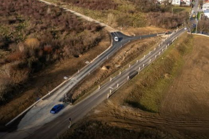 Ilustračný obrázok k článku HURÁ! Dočasná cesta do obce ŽIRANY je hotová: Autá na ňu pustia až v januári