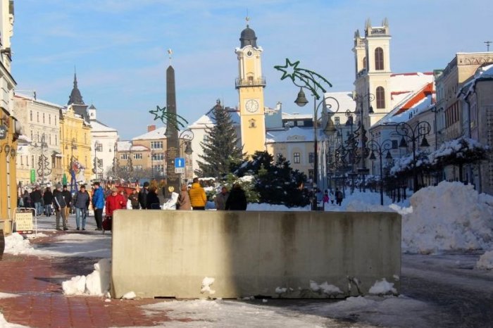 Ilustračný obrázok k článku RADIKÁLNY krok mesta: V centre osadí ZÁBRANY, hovorí o zvýšení BEZPEČNOSTI