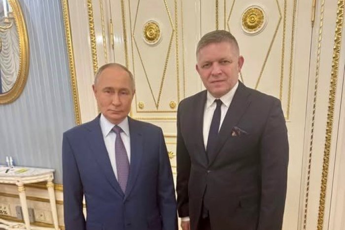 Ilustračný obrázok k článku Opozícia tvrdo ODSUDZUJE Fica u Putina: Medzinárodná hanba stretnúť sa s masovým VRAHOM