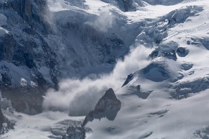 Ilustračný obrázok k článku Hrôzostrašné okamihy v horách: Lavíny ZABILI najmenej 5 ľudí, zomrel aj malý chlapec z Česka