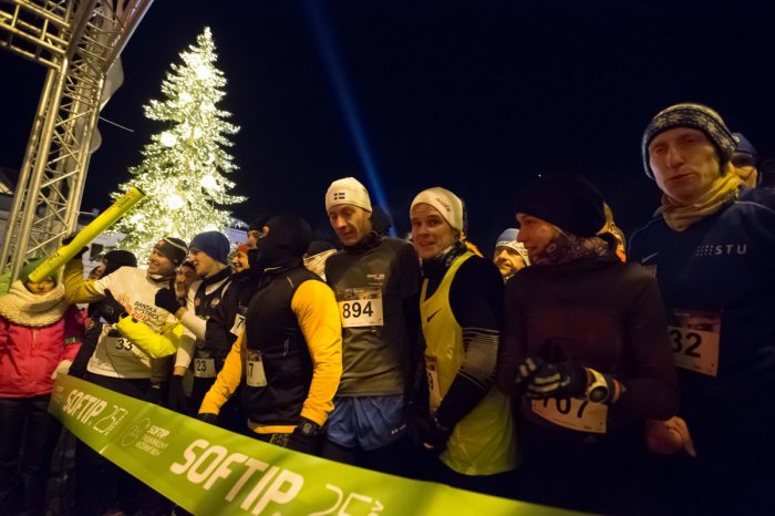 Ilustračný obrázok k článku Nočným mestom pobežia dospelí aj deti: TRADIČNÝ beh UZAVRIE viaceré cesty v centre