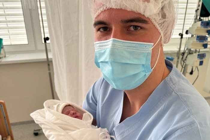 Ilustračný obrázok k článku NAJKRAJŠÍ vianočný darček pre hádzanára Urbana: Kapitán Tatrana sa teší z narodenia dcérky