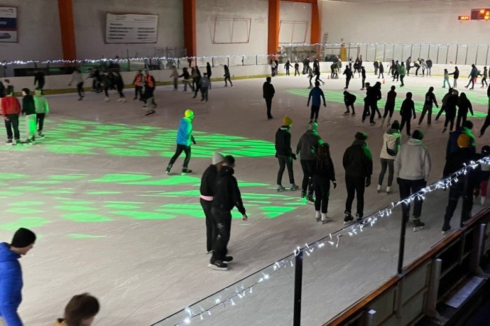 Ilustračný obrázok k článku Tip na sobotu v Košiciach: V tréningovej hale si môžeme zakorčuľovať a to úplne zadarmo