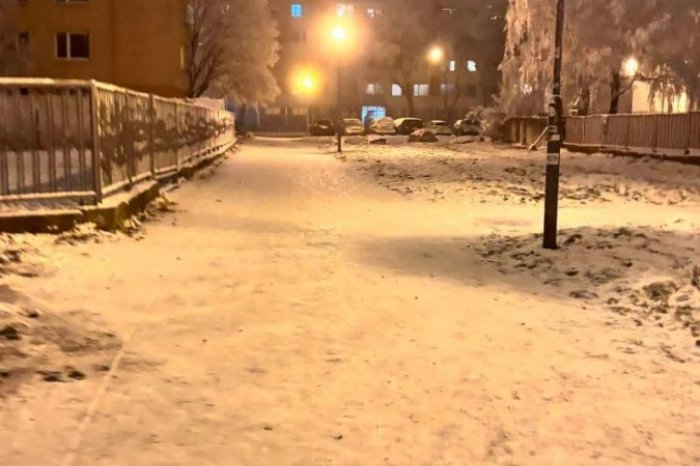 Ilustračný obrázok k článku Bratislavu druhý deň ZASYPÁVA sneh, cestári ostali zaskočení. Prečo ho nevidieť na RADAROCH?