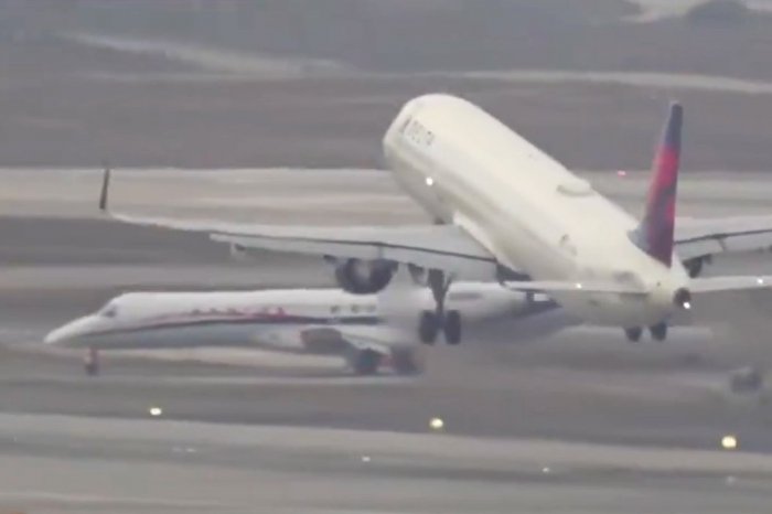 Ilustračný obrázok k článku Metre od TRAGÉDIE! Lietadlo s basketbalistami takmer vošlo do dráhy odlietajúcemu stroju