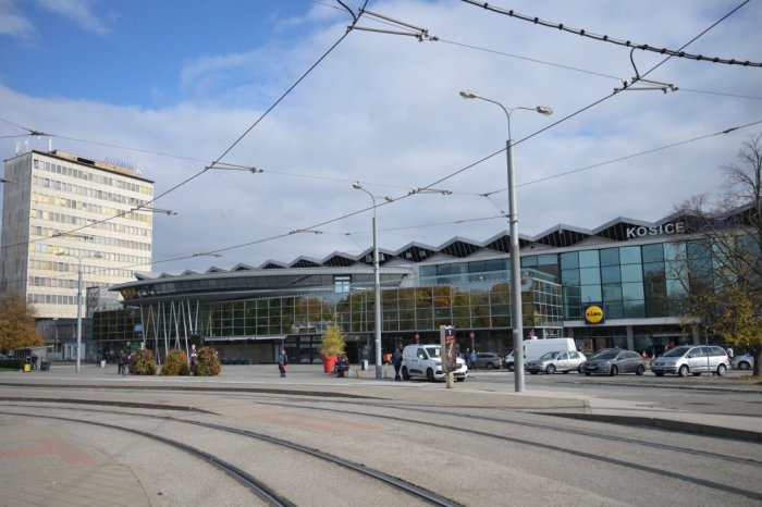 Ilustračný obrázok k článku ZLÉ správy nielen pre Košičanov: Rekonštrukcia železničnej stanice je v SKLZE