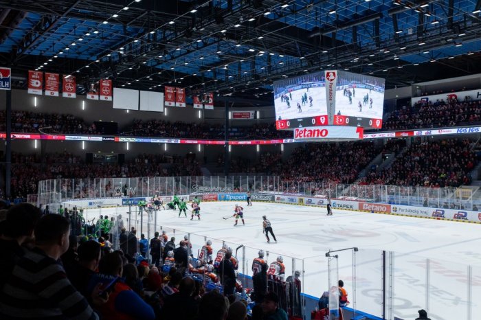 Ilustračný obrázok k článku TRAGÉDIA v Česku: Počas hokejového zápasu SKOLABOVAL fanúšik, ZOMREL priamo na tribúne