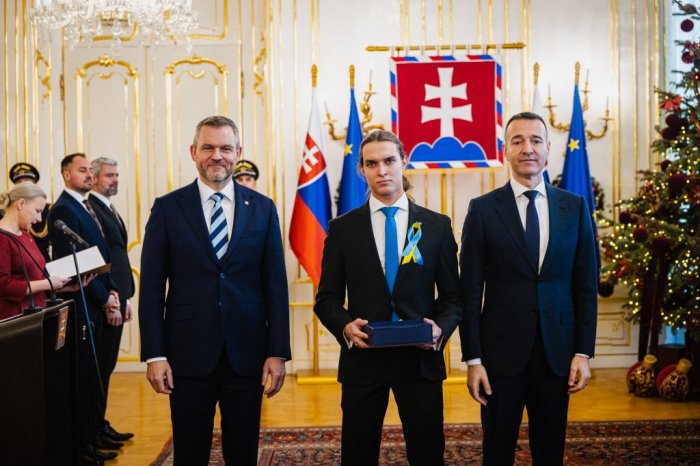 Ilustračný obrázok k článku Študent, ktorý nepodal prezidentovi ruku, je terčom kritiky i obdivu: Reaguje aj Pellegrini