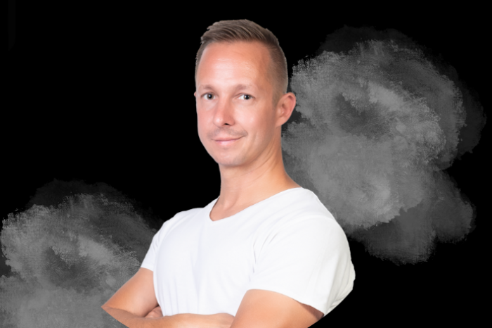 Ilustračný obrázok k článku Českom otriasla SMUTNÁ správa: Nečakane ZOMREL mimoriadne obľúbený moderátor (†40)