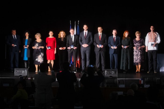 Ilustračný obrázok k článku Lunter ocenil výnimočné osobnosti BBSK: Medzi 11 laureátmi sú primátor, lekárka aj novinárka