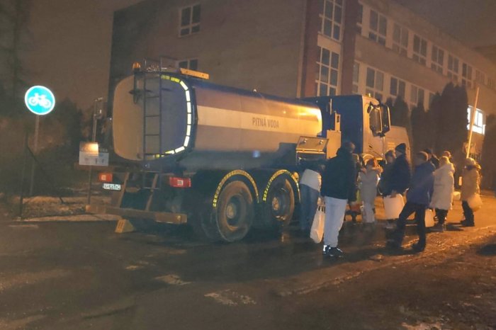Ilustračný obrázok k článku Na Šváboch boli ľudia bez vody celý večer: Museli chodiť k cisterne, dôvodom bola porucha