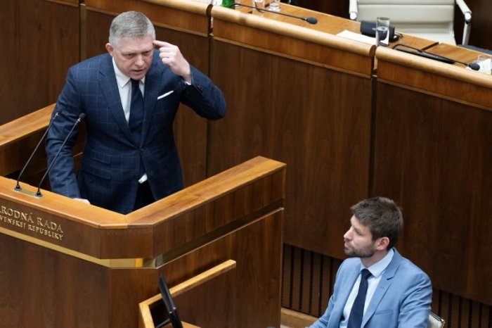 Ilustračný obrázok k článku Fico hovorí o údajne pripravovanom MAJDANE opozíciou a obsadzovaním verejných budov