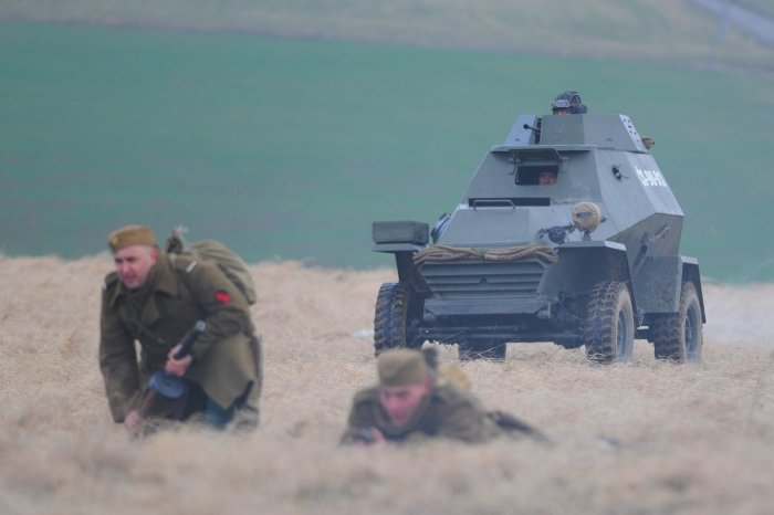 Ilustračný obrázok k článku Na Horehroní ožijú vojnové BOJE: Do akcie vyrazia obrnený transportér aj protitankový kanón