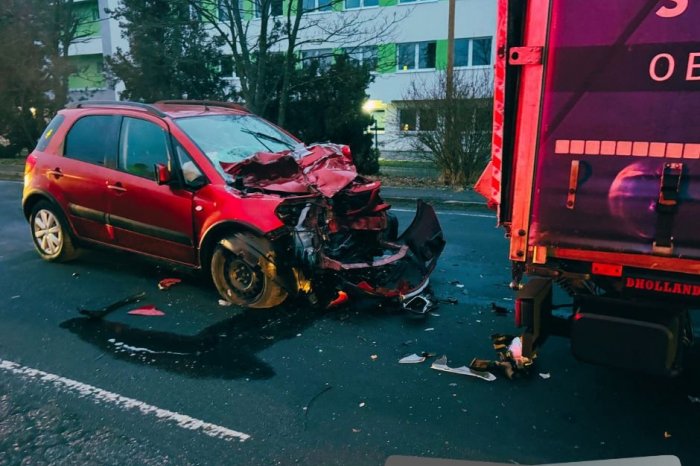 Ilustračný obrázok k článku HROZIVÉ následky REŤAZOVEJ nehody na juhu Slovenska: Zranené sú TRI osoby, FOTO