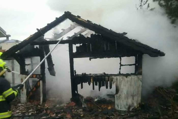 Ilustračný obrázok k článku HROZIVÉ následky požiaru v stredoslovenskej obci: Jedna osoba utrpela POPÁLENINY, FOTO