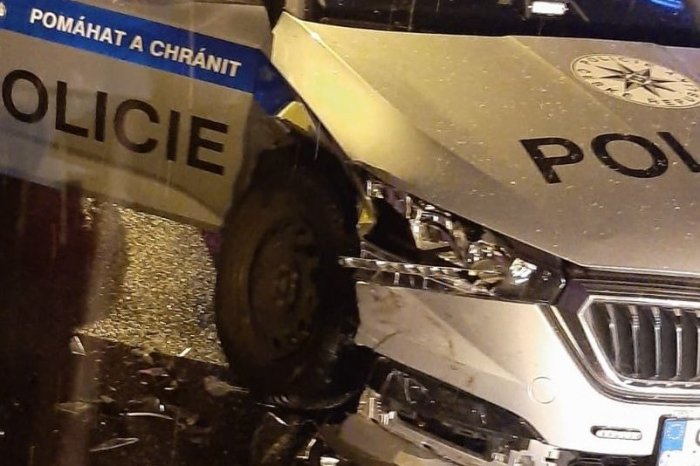 Ilustračný obrázok k článku Policajné auto v Česku ZRAZILO mladú ženu (26): Skončila v UMELOM spánku!