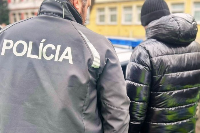 Ilustračný obrázok k článku Skvelá práca policajtov: ZADRŽALI muža, ktorý sa vyhýbal TRESTU