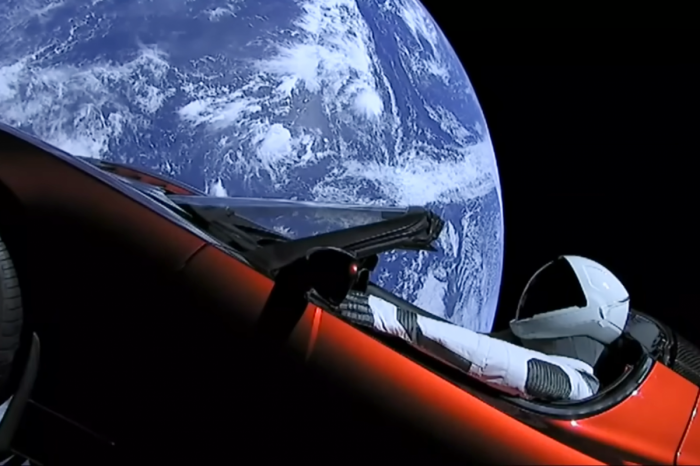 Ilustračný obrázok k článku Vedci sledovali "asteroid" nebezpečne blízko Zeme: PREKVAPENIE! Bola to Tesla Elona Muska