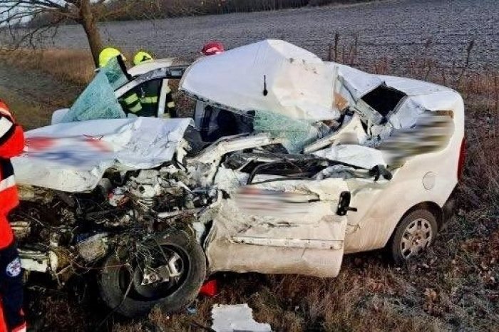 Ilustračný obrázok k článku TRAGICKÁ zrážka s nákladiakom: V aute ZAHYNUL len 18-ročný mladík, FOTO