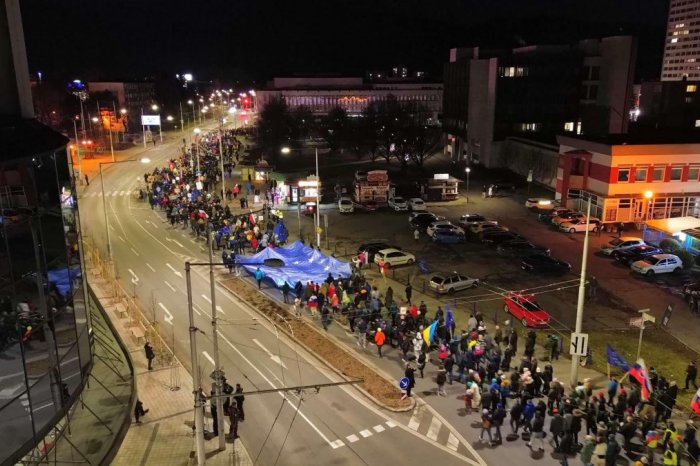 Ilustračný obrázok k článku Nové INFO o piatkovom PROTESTE: Pochod prejde hlavným ťahom, známi sú aj rečníci