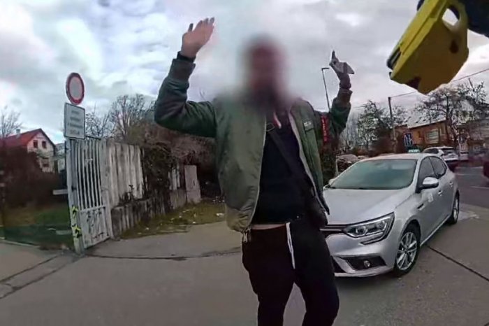 Ilustračný obrázok k článku ŠOKUJÚCI prípad z MHD: Muž vytiahol na cestujúceho nôž a VYHRÁŽAL sa dopichaním, VIDEO