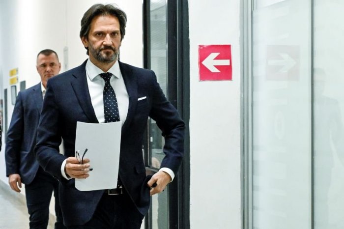 Ilustračný obrázok k článku Minister obrany nevylúčil ministerské kreslá pre Huliaka a Ferenčáka