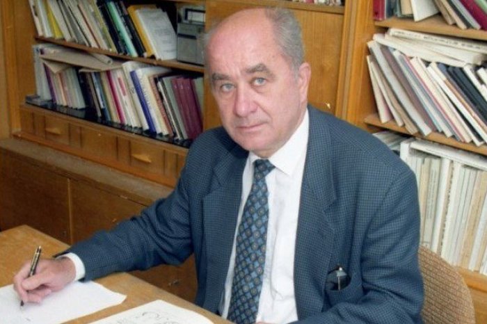 Ilustračný obrázok k článku Zomrel profesor Vladár. Držiteľ Ceny mesta Nitra mal 91 rokov