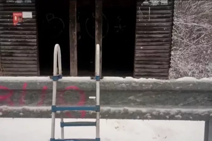 Ilustračný obrázok k článku Na zastávku idú ľudia aj cez rebrík: KURIOZITA na východe trvá, zvodidlá tam neodstránia