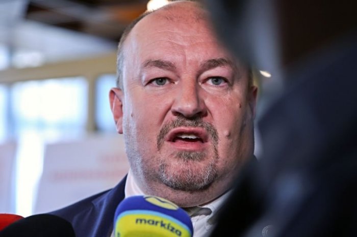 Ilustračný obrázok k článku Podpredseda parlamentu Gašpar si nemyslí, že Huliak mieri na ministerskú pozíciu