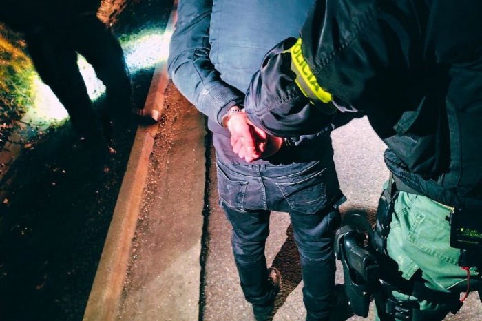 Ilustračný obrázok k článku Stiahol nohavice a... FUJ! Chytili muža, ktorý sa opakovane USPOKOJOVAL na zastávke