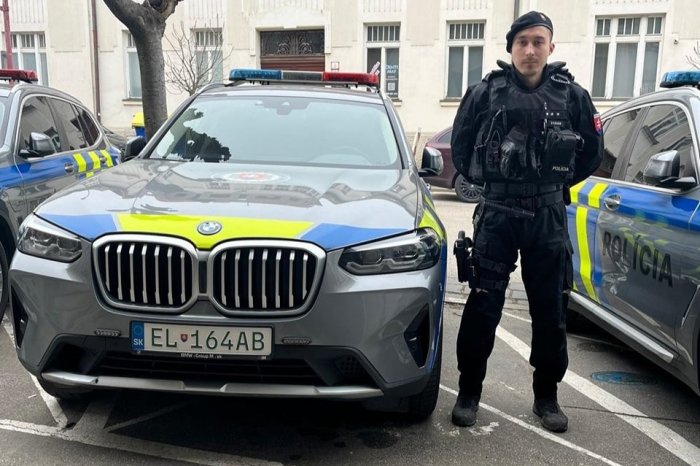 Ilustračný obrázok k článku Z bytu sa ozývalo volanie o POMOC: Skvelá práca trnavských policajtov!