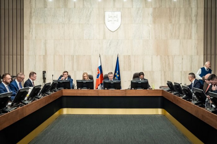 Ilustračný obrázok k článku Najdôveryhodnejším členom vlády je Erik Tomáš: Ktorí ministri v PRIESKUME pohoreli?