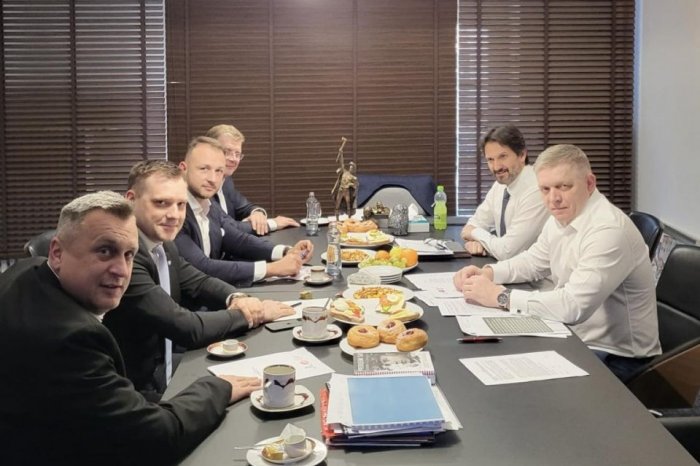 Ilustračný obrázok k článku Premiér Fico: Koalícia sa dohodla, Smer získa naviac DVE ministerstvá