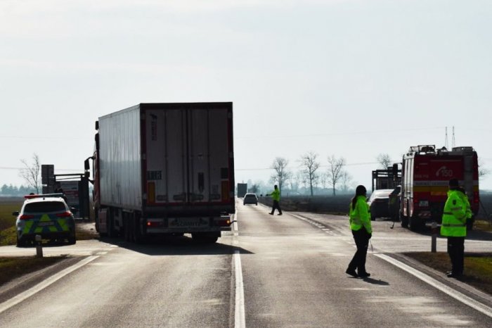 Ilustračný obrázok k článku Došlo k NEHODE auta s kamiónom: ZRANENÝ je v rukách záchranárov, vodičov čakajú OBMEDZENIA