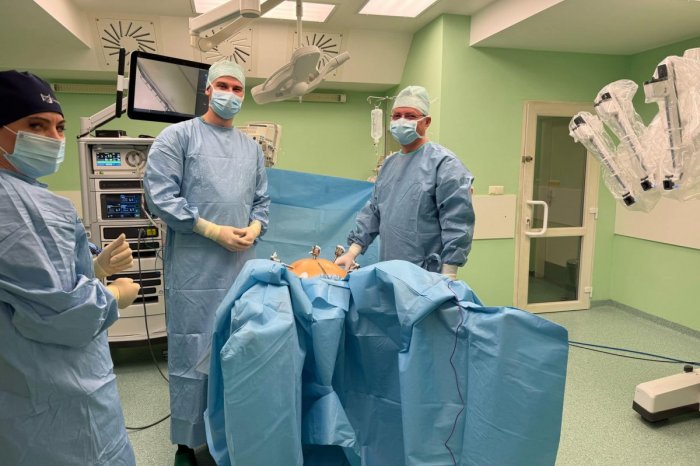 Ilustračný obrázok k článku Naši odborníci sú SVETOVÍ: Operovať s ROBOTMI učia aj zahraničných lekárov, FOTO