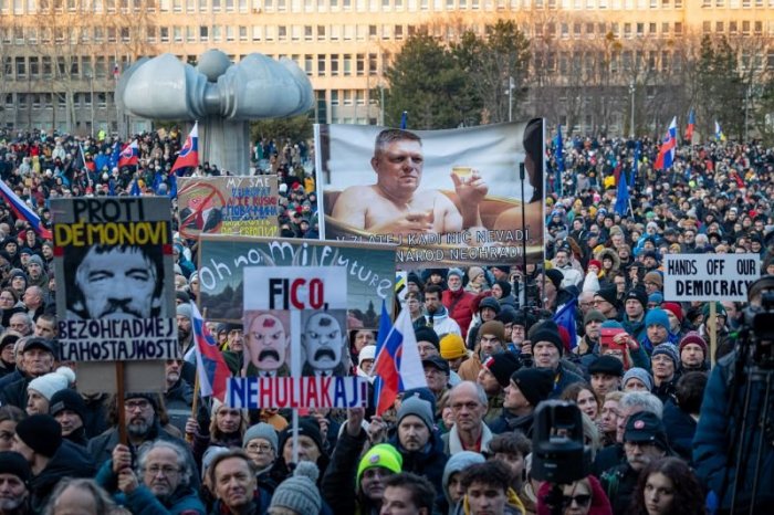 Ilustračný obrázok k článku SEDEM rokov: Dnešné protesty boli hlavne spomienkou na zavraždených Jána a Martinu