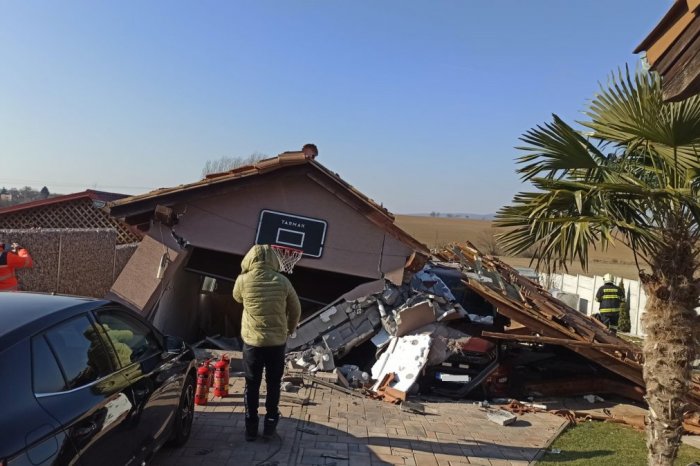 Ilustračný obrázok k článku VÝBUCH v rodinnom dome! Demolácia zrútila garáž, jedna osoba utrpela popáleniny