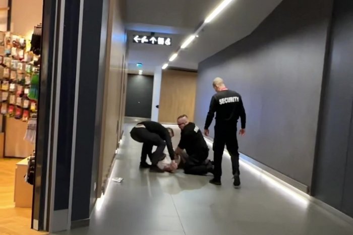 Ilustračný obrázok k článku VIDEO zásahu SBS v OC Nivy koluje sociálnymi sieťami: ČO sa stalo? Polícia REAGUJE