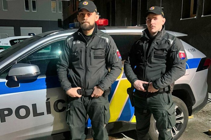 Ilustračný obrázok k článku Strážni ANJELI v uniforme! Policajti zachránili ŽIVOT muža, ktorému hrozilo vykrvácanie