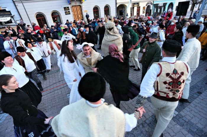 Ilustračný obrázok k článku Fašiangy vyvrcholia PARÁDOU v centre: Mestom prejde SPRIEVOD masiek a pochovajú aj BASU