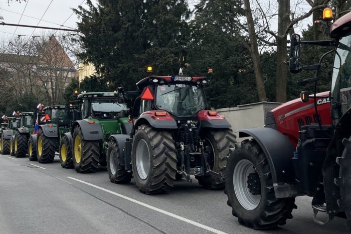 Ilustračný obrázok k článku Naši poľnohospodári podporia PROTEST českých kolegov: ZABLOKUJÚ  hraničný priechod!