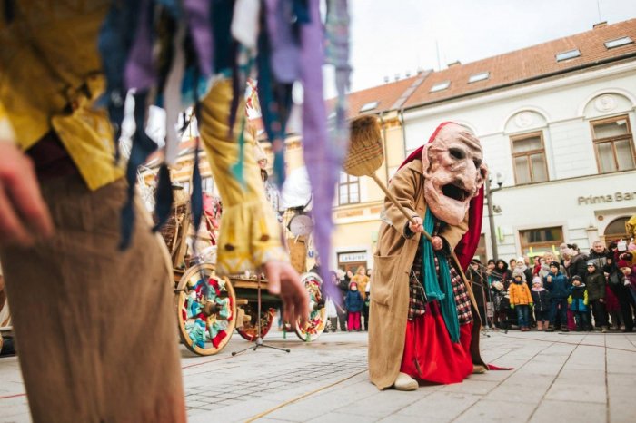 Ilustračný obrázok k článku Trnavu čaká fašiangová VESELICA: Lákajú na špeciality, zábavu a veľký SPRIEVOD