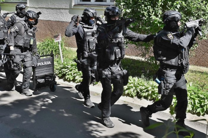 Ilustračný obrázok k článku Bezpečnostné zložky zasahovali na úrade vlády: Išlo o ostré PROTITERORISTICKÉ cvičenie