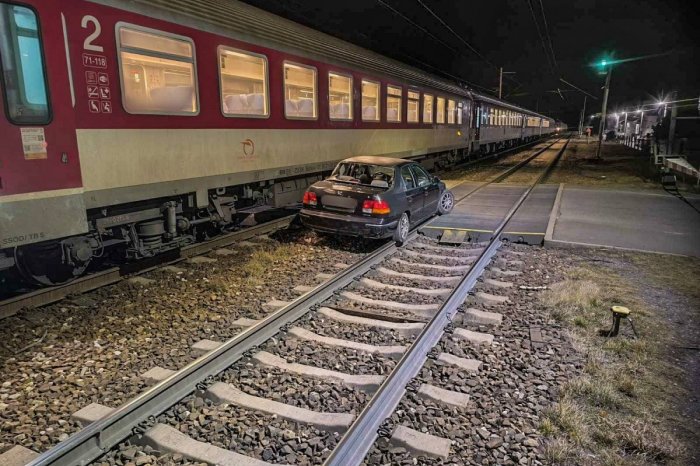 Ilustračný obrázok k článku ŠOKUJÚCA udalosť na priecestí: Vlak NARAZIL do opusteného auta, FOTO