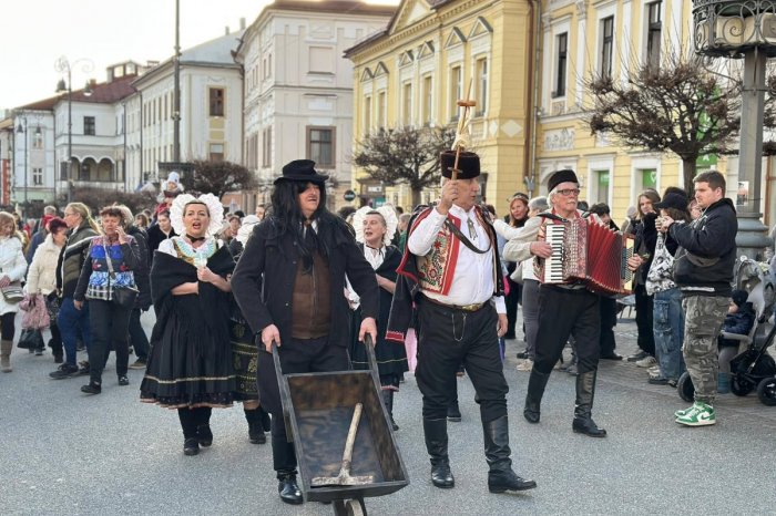 Ilustračný obrázok k článku FAŠIANGOVÁ paráda v srdci Slovenska: Vypukne KARNEVAL, zábava aj SÚŤAŽ o NAJLEPŠIU masku